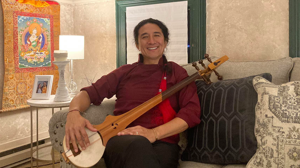 བཀྲས་ཆུང་ལགས་ཀྱིས་ནུབ་ཨཕ་རི་ཀའི་ཡུལ་གྲུ་ཁག་ཅིག་གི་ནང་ཁྲབ་སྟོན་སྐོར་བསྐྱོད་གནང་རྒྱུ།