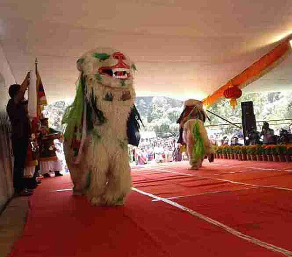 ཨུ་ཊི་མེ་ཏོག་འགྲེམས་སྟོན་གྱི་དུས་ཆེན་ནང་བོད་མི་མཉམ་ཞུགས། ཨུ་ཊི་མེ་ཏོག་འགྲེམས་སྟོན་གྱི་དུས་ཆེན་ནང་བོད་མི་མཉམ་ཞུགས།