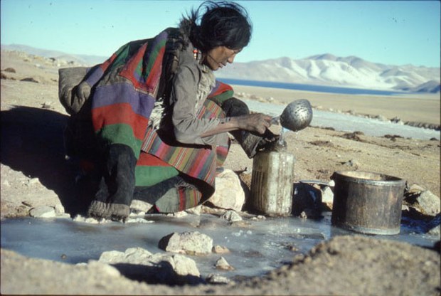 བུད་མེད་ཚོའི་འཕྲོད་བསྟེན་ཐད་ཡིད་གཟབ་དང་དོ་སྣང་དགོས།