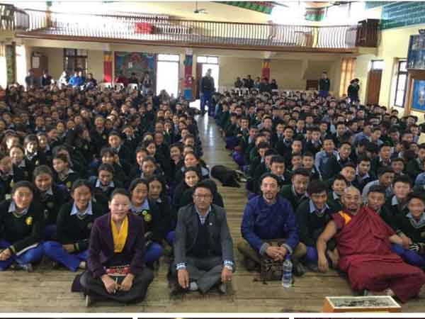 འཛམ་གླིང་བོད་ཀྱི་བྱིས་པའི་རྩོམ་ཡིག་དང་ཕ་སྐད་འགྲན་བསྡུར། འཛམ་གླིང་བོད་ཀྱི་བྱིས་པའི་རྩོམ་ཡིག་དང་ཕ་སྐད་འགྲན་བསྡུར།