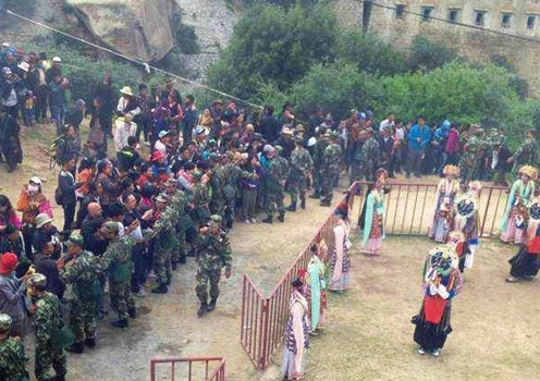 ཕྱི་ལོ་༢༠༡༣ལོའི་ལྷ་སའི་ཞོ་སྟོན་དམ་བསྒྲགས་འོག་གནང་བཞིན་པ།