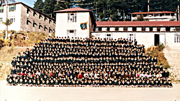 ཌར་ཧོར་གཏན་སློབ་དབུ་བརྙེས་པའི་དུས་དྲན་གྱི་གྲ་སྒྲིག།