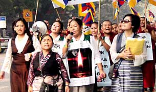 རྒྱལ་སྤྱིའི་ནང་བོད་མི་ཚོས་གདུང་སེམས་མཉམ་བསྐྱེད་ཀྱི་ལས་འགུལ། རྒྱལ་སྤྱིའི་ནང་བོད་མི་ཚོས་གདུང་སེམས་མཉམ་བསྐྱེད་ཀྱི་ལས་འགུལ།