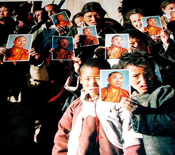 ཀུན་གཟིགས་པན་ཆེན་རིན་པོ་ཆེ་མཆོག་དགོངས་པ་རྫོཊ་ནས་ལོ༢༥འཁོར་བ། ཀུན་གཟིགས་པན་ཆེན་རིན་པོ་ཆེ་མཆོག་དགོངས་པ་རྫོཊ་ནས་ལོ༢༥འཁོར་བ།