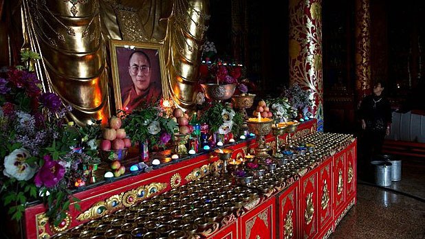 ཁ་པར་ནང་༸གོང་ས་མཆོག་གི་སྐུ་པར་ཡོད་པར་བཀག་ཉར། ཁ་པར་ནང་༸གོང་ས་མཆོག་གི་སྐུ་པར་ཡོད་པར་བཀག་ཉར།