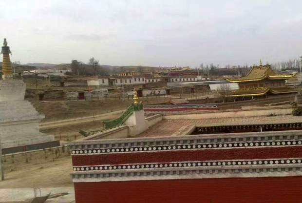ལཱ་མོ་བདེ་ཆེན་དགོན་པའི་ལོ་རྒྱུས།