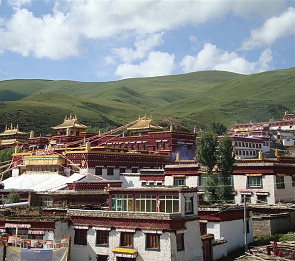 ལི་ཐང་ཁུལ་དུ་ཞབས་བརྟན་བཀག་སྡོམ་བྱས་པ། ལི་ཐང་ཁུལ་དུ་ཞབས་བརྟན་བཀག་སྡོམ་བྱས་པ།