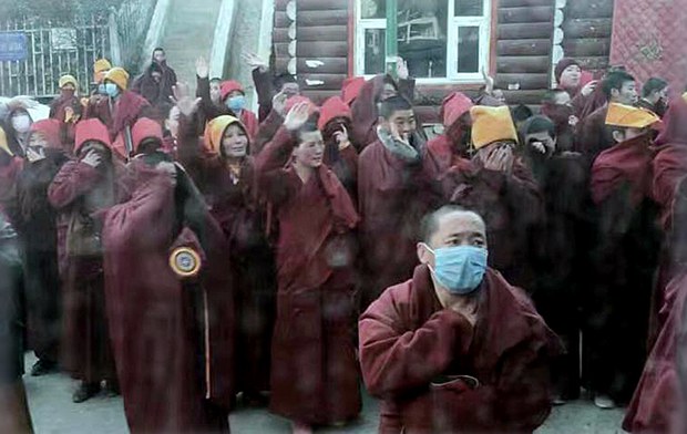 མགོ་ལོག་རྨ་སྟོད་དང་རྫ་སྟོད་ནས་ཡིན་པའི་བཙུན་མ་བླ་རུང་སྒར་ནས་ཕྱིར་ཕུད་བཏང་བ། མགོ་ལོག་རྨ་སྟོད་དང་རྫ་སྟོད་ནས་ཡིན་པའི་བཙུན་མ་བླ་རུང་སྒར་ནས་ཕྱིར་ཕུད་བཏང་བ།