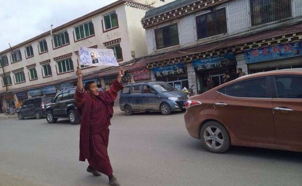 རྒྱ་གཞུང་གིས་མང་དགེ་དགོན་པའི་ནང་དམ་བསྒྲཊ།