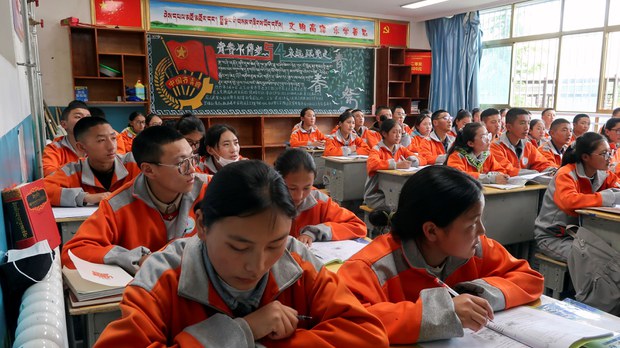བོད་ནང་གི་བཅའ་སྡོད་སློབ་གྲྭ།