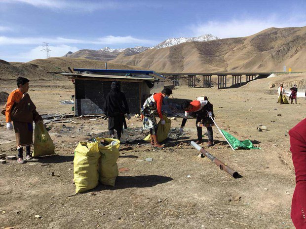 བོད་ཡུལ་གང་སར་ཁོར་ཡུག་སྲུང་སྐྱོབ་ཀྱི་བྱེད་སྒོ་སྣ་ཚོགས་ཤིག་སྤེལ་བཞིན་པ། བོད་ཡུལ་གང་སར་ཁོར་ཡུག་སྲུང་སྐྱོབ་ཀྱི་བྱེད་སྒོ་སྣ་ཚོགས་ཤིག་སྤེལ་བཞིན་པ།