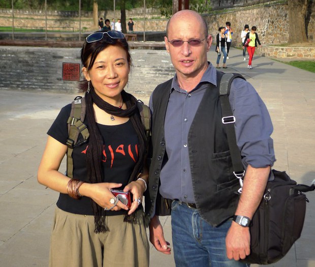 བོད་ཀྱི་ལོ་རྒྱུས་དང་སྤྱི་ཚོགས་ལ་ཞིབ་འཇུག་གནང་མཁན།