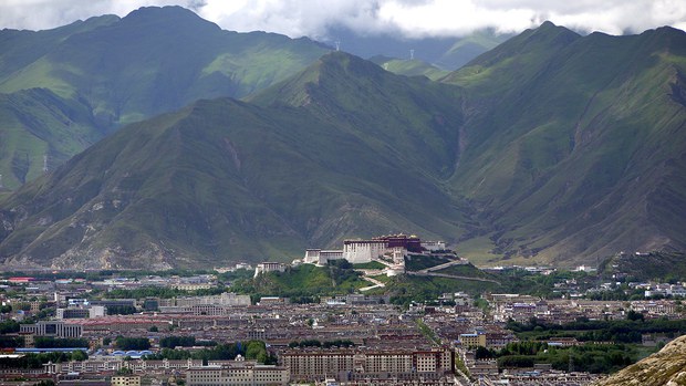 ལྷ་སར་སྦྲ་གུར་གླིང་ཀ་བཟོས་ཡོད་པ་དེར་ཆུ་ལོག་གི་གནོད་སྐྱོན་ཐེབས་ཡོད་པ།