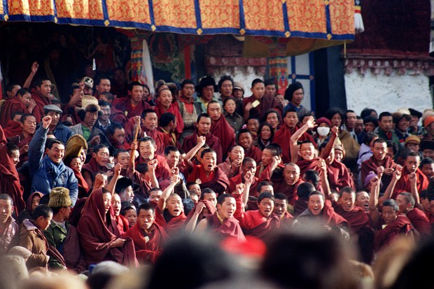 བོད་ནང་གི་རྒྱ་ཆེའི་མི་མང་ཚོའི་མངོན་འདོད་དང་དགོས་འདུན་གཙོ་བོ་གང་ཡིན་མིན་སྐོར་གླེང་བ།