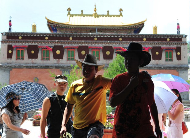 བོད་ནང་རྒྱ་རིགས་མང་པོ་སྤོ་བཞུད་བྱས་པ་དེས་བོད་ཀྱི་སྐད་ཡིག་རིག་གཞུང་ལ་ཉམས་ཉེས་འགྲོ་བཞིན་པ།
