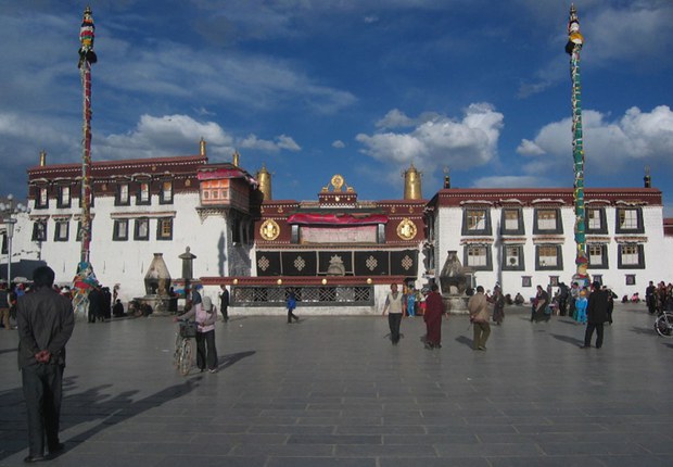 ལྷ་ལྡན་གཙུག་ལག་ཁང་གི་ངོ་སྤྲོད།