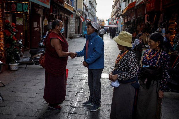 ལྷ་སར་ཡོང་མཁན་ཚོར་ཟིང་འཁྲུག་རིགས་མི་སློང་བའི་ཁག་ཐེག་བྱེད་མཁན་དགོས།