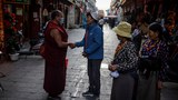 ལྷ་སར་ཡོང་མཁན་ཚོར་ཟིང་འཁྲུག་རིགས་མི་སློང་བའི་ཁག་ཐེག་བྱེད་མཁན་དགོས།