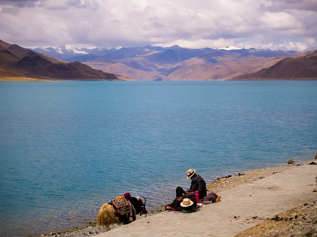  བོད་ཀྱི་མཚོ་ཆེན་བཞིའི་ཡ་གྱལ་མཚོ་མ་ཕམ་གཡུ་མཚོའི་སྐོར།