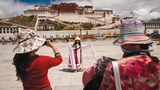 བོད་ནང་དུ་ཡུལ་སྐོར་བ་མི་གྲངས་འབུམ་བཞི་བརྒྱ་བརྒལ་བ་འབྱོར་ཡོད་པའི་གནས་ཚུལ་སྤེལ་འདུག