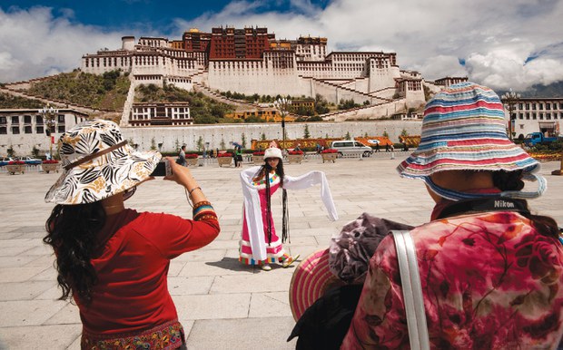 བོད་ནང་དུ་ཡུལ་སྐོར་བ་མི་གྲངས་འབུམ་བཞི་བརྒྱ་བརྒལ་བ་འབྱོར་ཡོད་པའི་གནས་ཚུལ་སྤེལ་འདུག བོད་ནང་དུ་ཡུལ་སྐོར་བ་མི་གྲངས་འབུམ་བཞི་བརྒྱ་བརྒལ་བ་འབྱོར་ཡོད་པའི་གནས་ཚུལ་སྤེལ་འདུག