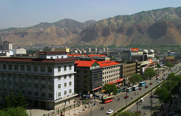 མཚོ་སྔོན་ཞིང་ཆེན་ནང་རྩྭ་དཔོན་ལམ་ལུགས་ཟེར་བའི་སྲིད་ཇུས་གཏན་འབེབས།