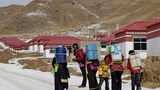 བོད་ནང་འབྲོག་པ་མང་པོ་ཞིག་གྲོང་ཁྱེར་ནང་མི་ཚོའི་མདུན་ལམ་གསར་པ་འཚོལ་རྒྱུར་དཀའ་ངལ་འཕྲད་བཞིན་པ།