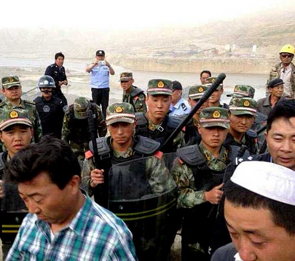 མཚོ་ལྷོ་བྲག་དཀར་རྫོང་དུ་བོད་མིའི་ཐོག་དྲག་གནོན་དང་འཛིན་བཟུང༌། མཚོ་ལྷོ་བྲག་དཀར་རྫོང་དུ་བོད་མིའི་ཐོག་དྲག་གནོན་དང་འཛིན་བཟུང༌།