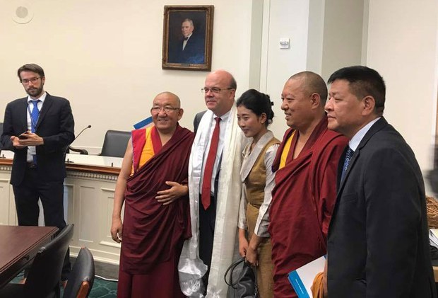 བོད་ནང་གི་ཆོས་དད་རང་དབང་གི་གནད་དོན་ཐོག་ཉན་ཞིབ། བོད་ནང་གི་ཆོས་དད་རང་དབང་གི་གནད་དོན་ཐོག་ཉན་ཞིབ།