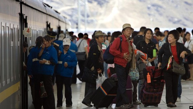 བོད་ནང་མེ་འཁོར་ལྕགས་ལམ་འཛུགས་སྐྲུན་ལས་གཞིའི་གནོད་སྐྱོན། བོད་ནང་མེ་འཁོར་ལྕགས་ལམ་འཛུགས་སྐྲུན་ལས་གཞིའི་གནོད་སྐྱོན།