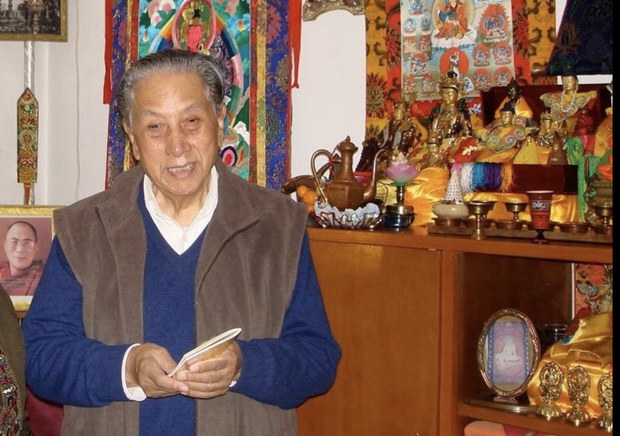 ཕུན་ཚོགས་དབང་རྒྱལ་གྱིས་ཆབ་མདོའི་དམག་དང་དོན་ཚན་བཅུ་བདུན་གླེང་པ།