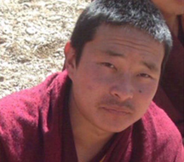 གྲྭ་བློ་བཟང་གིས་ངོ་རྒོལ་སྤེལ། གྲྭ་བློ་བཟང་གིས་ངོ་རྒོལ་སྤེལ།