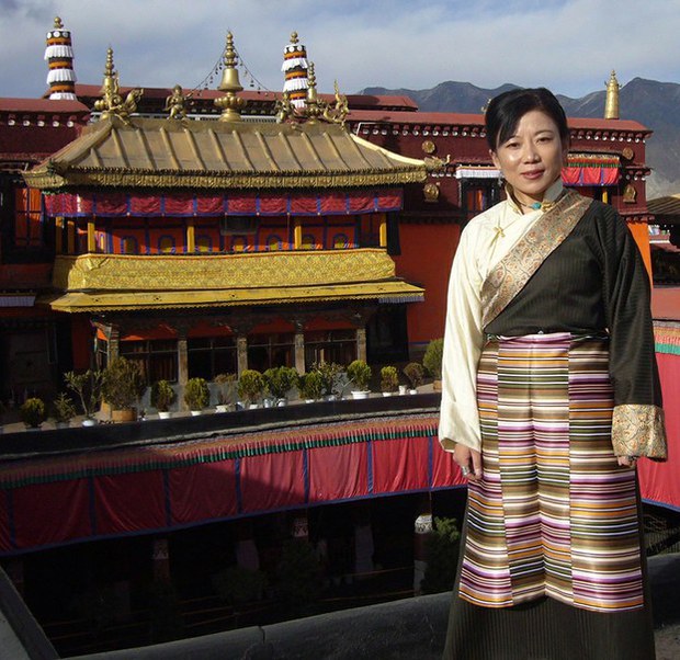 དགོན་པ་སྤྱི་གླིང་དུ་བསྒྱུར་འདུག་ཅེས་པའི་རྩོམ་ཡིག