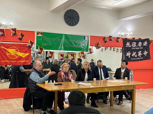 རྒྱ་ནག་དམར་ཤོག་ཚོགས་པའི་དྲག་གནོན་འོག་མྱོང་བཞིན་པའི་མི་རིགས་སོ་སོའི་གནས་འབབ།