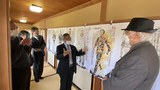 ཉི་ཧོང་གི་དགོན་པ་ཞིག་གི་ནང་རྒྱ་ནག་དམར་ཤོག་གི་དྲག་གནོན་འོག་འདས་གྲོངས་སུ་གྱུར་བ་རྣམས་ཀྱི་པར་རིས་འགྲེམས་སྟོན་ཞིག་གནང་ཡོད་པ།