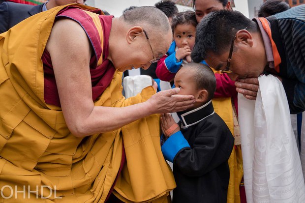 ༧གོང་ས་མཆོག་གི་ཡང་སྲིད་ངོས་འཛིན་ཞུ་རྒྱུའི་འགན་དབང་དགའ་ལྡན་ཕོ་བྲང་ཡིག་ཚང་ཁོ་ན་ལ་ཡོད་པ། ༧གོང་ས་མཆོག་གི་ཡང་སྲིད་ངོས་འཛིན་ཞུ་རྒྱུའི་འགན་དབང་དགའ་ལྡན་ཕོ་བྲང་ཡིག་ཚང་ཁོ་ན་ལ་ཡོད་པ།