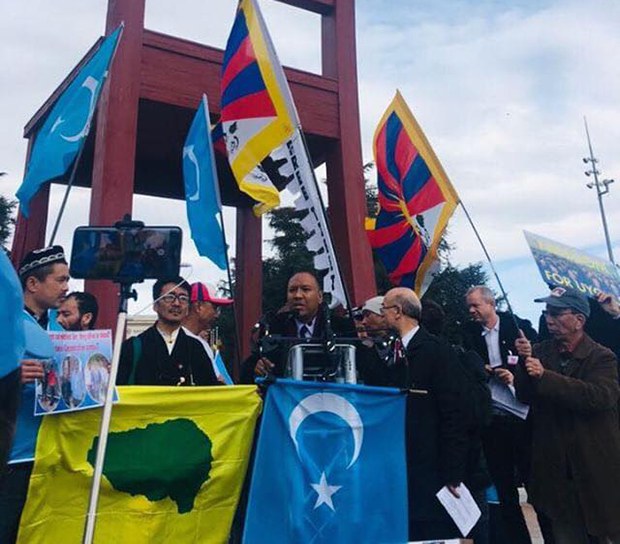 བོད་པ། ཡུ་གུར། ཁ་ཆེ། ལྷོ་སོག་པོ་སོགས་ནས་མཉམ་སྦྲེལ་རྒྱལ་ཚོགས་ཀྱི་མདུན་དུ་ངོ་རྒོལ། བོད་པ། ཡུ་གུར། ཁ་ཆེ། ལྷོ་སོག་པོ་སོགས་ནས་མཉམ་སྦྲེལ་རྒྱལ་ཚོགས་ཀྱི་མདུན་དུ་ངོ་རྒོལ།