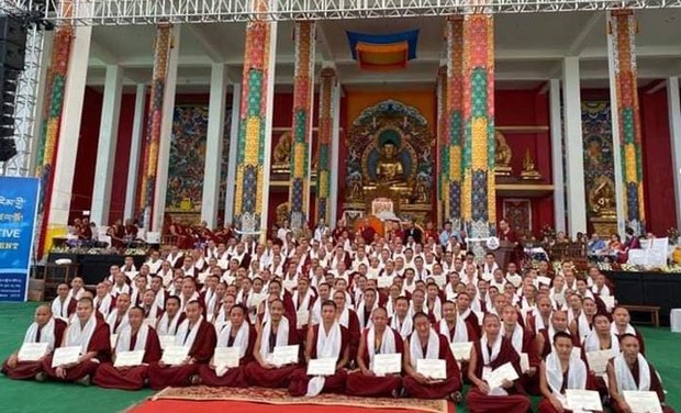 ཚན་རིག་སློབ་སྦྱོང་གནང་མཁན་གྱི་དགེ་འདུན་པ།