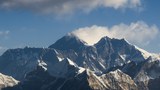 འཛམ་གླིང་གི་རི་བོ་མཐོ་ཤོས་གངས་རི་ཇོ་མོ་གླང་མ།