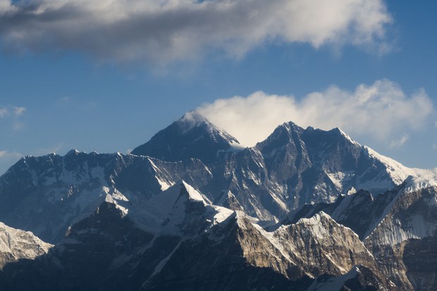 འཛམ་གླིང་གི་རི་བོ་མཐོ་ཤོས་གངས་རི་ཇོ་མོ་གླང་མ།
