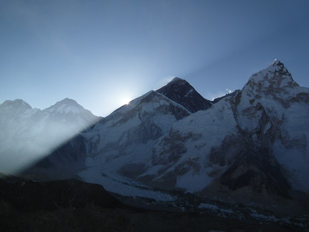 ཇོ་མོ་གླང་མའི་མཐོ་ཚད་ཇེ་མཐོར་སོང་ཡོད་ལུགས་བལ་ཡུལ་དང་རྒྱ་ནག་ཕྱོགས་ནས་གསལ་བསྒྲགས་སྤེལ་བ།