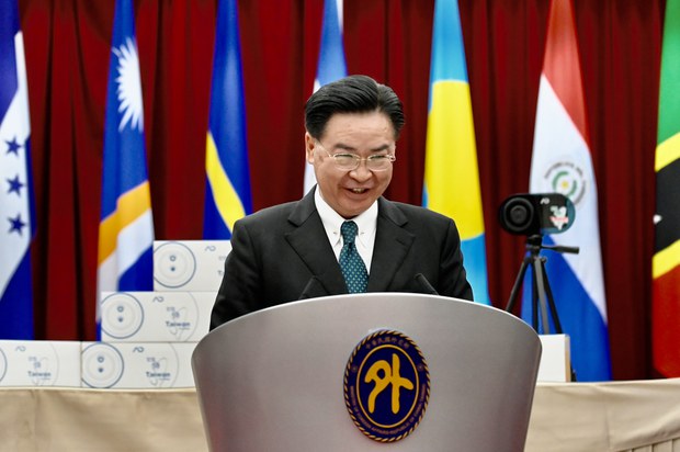 རྒྱ་ནག་ལ་ཁ་བཏད་ཀྱི་ནུས་པ་མཉམ་སྤུངས་བྱེད་དགོས།