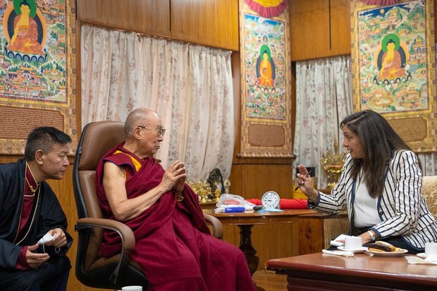 ཨ་རིའི་བོད་དོན་ཆེད་དམིགས་བསལ་འབྲེལ་མཐུད་པས་༧གོང་ས་མཆོག་དང་མཇལ་མོལ་གནང་བ།