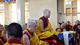 བཞུགས་སྒར་དུ་བདུན་ཚིགས་བཞི་པར་མཆོད་འབུལ་གནང༌།